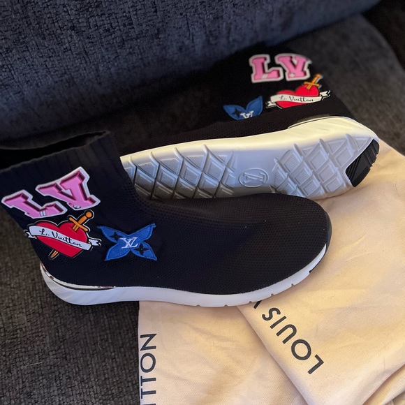 Exclusive and 100% authentic LV slip on sneakers for women. - Picture 7 of 7